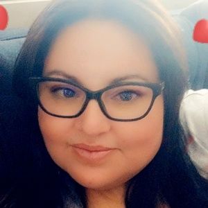 Meet your Posher, Monique